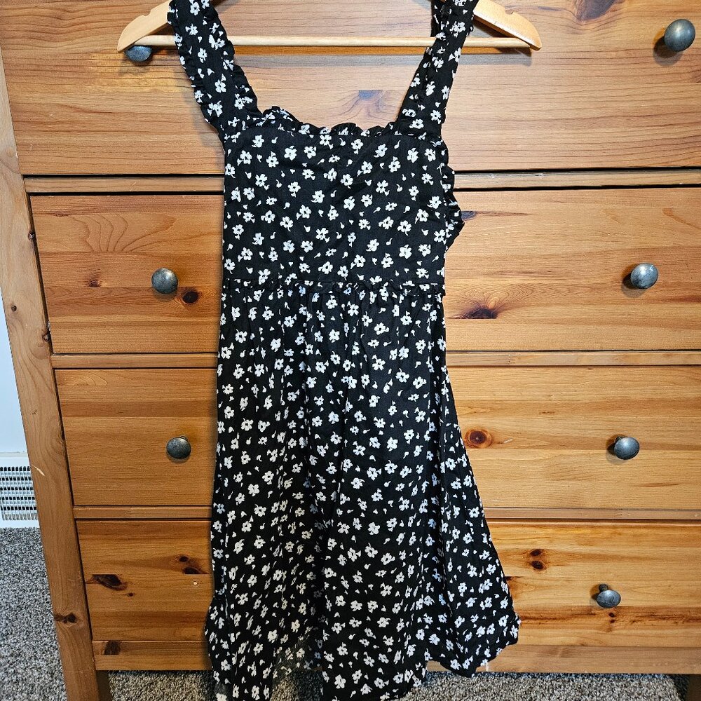Francesca's - Blue Rain Black and White Floral Smock Dress